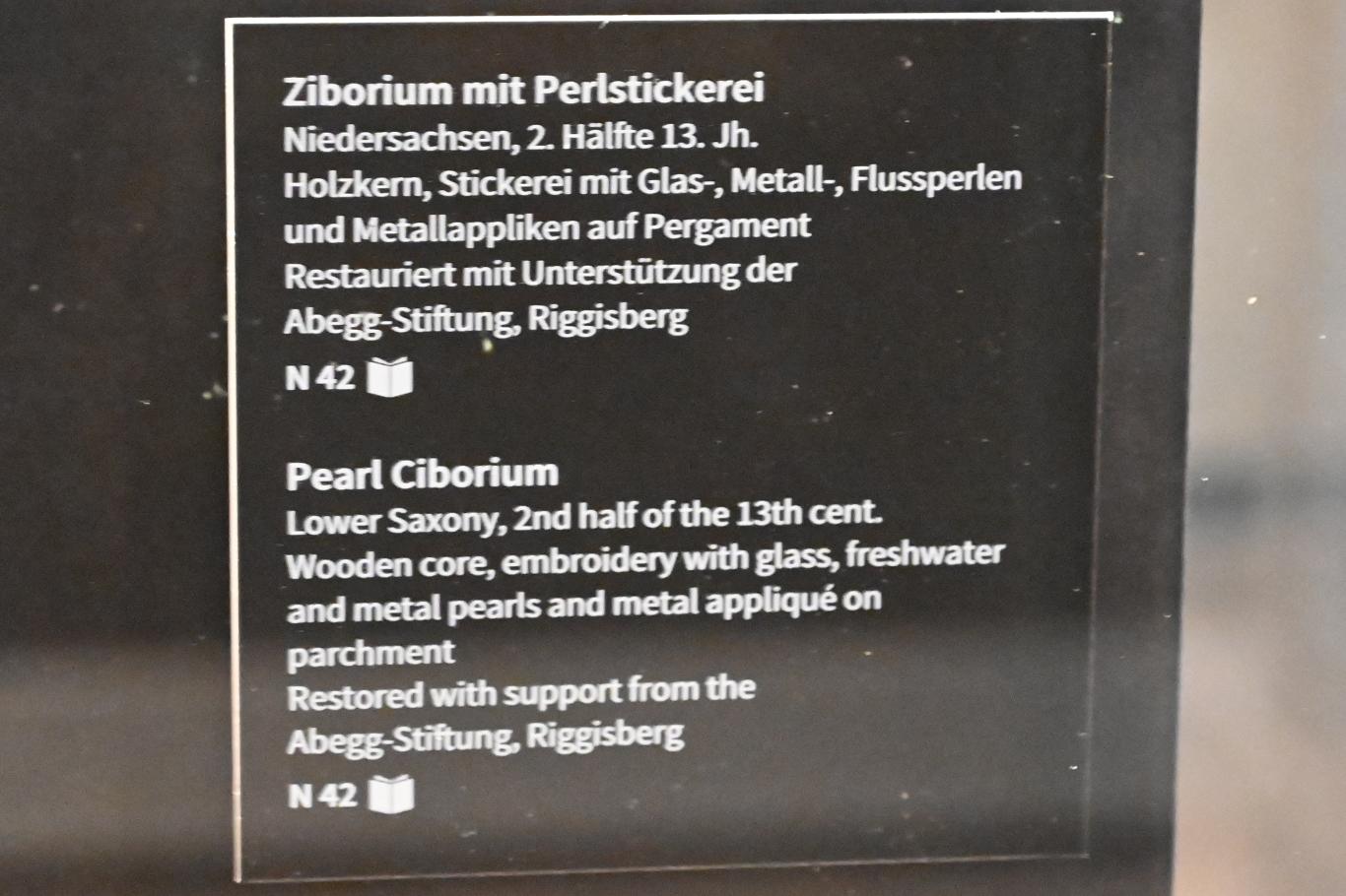 Ziborium mit Perlstickerei, Köln, Museum Schnütgen, Saal 4, 2. Hälfte 13. Jhd., Bild 4/4