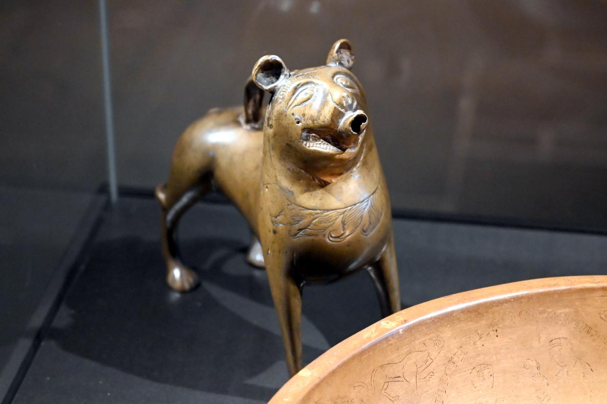 Gießgefäß zur Handwaschung (Aquamanile), Köln, Museum Schnütgen, Saal 4, 2. Hälfte 13. Jhd., Bild 2/4