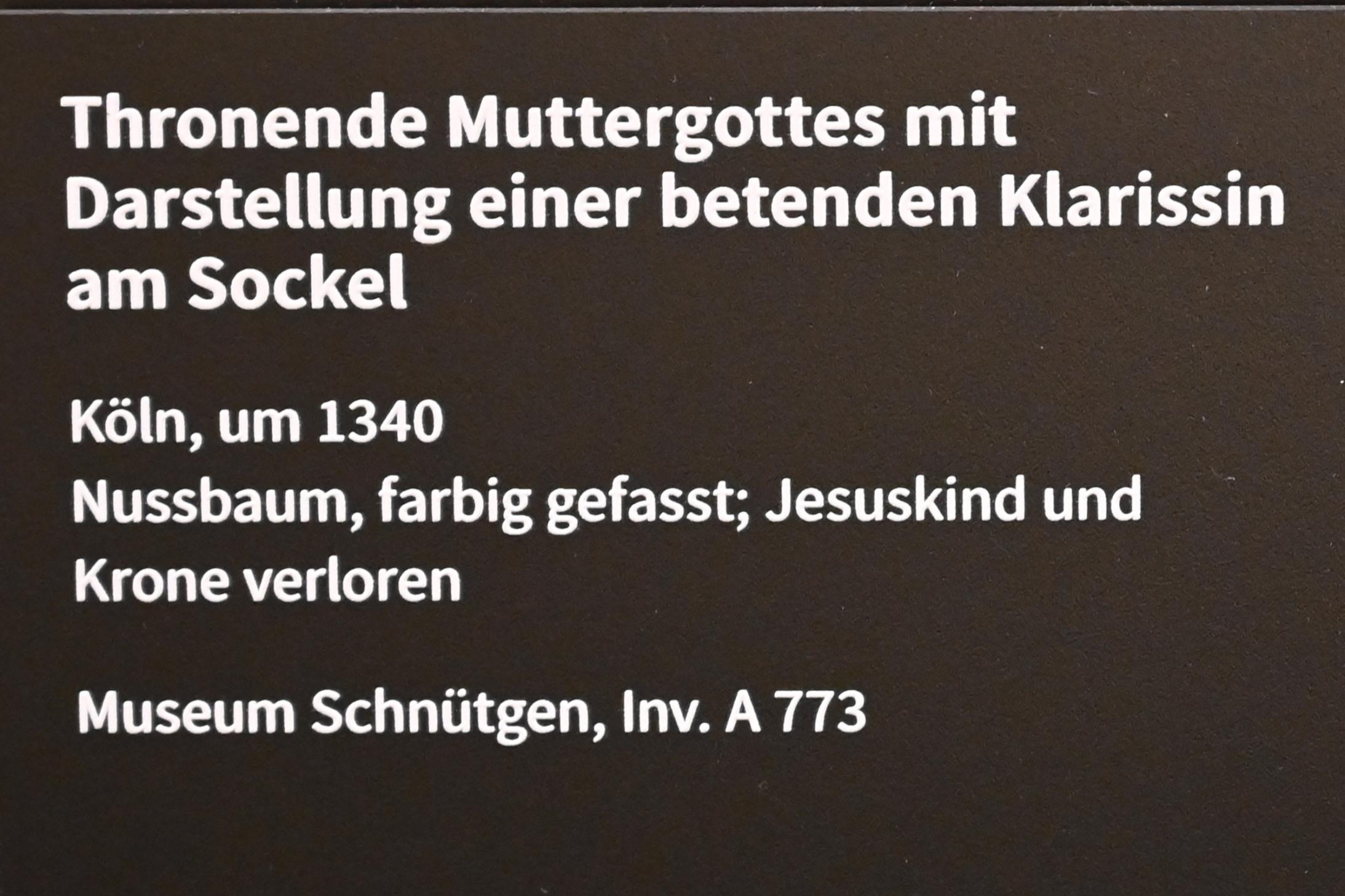 Thronende Muttergottes mit Darstellung einer betenden Klarissin am Sockel, Köln, Museum Schnütgen, Saal 7, um 1340, Bild 4/4