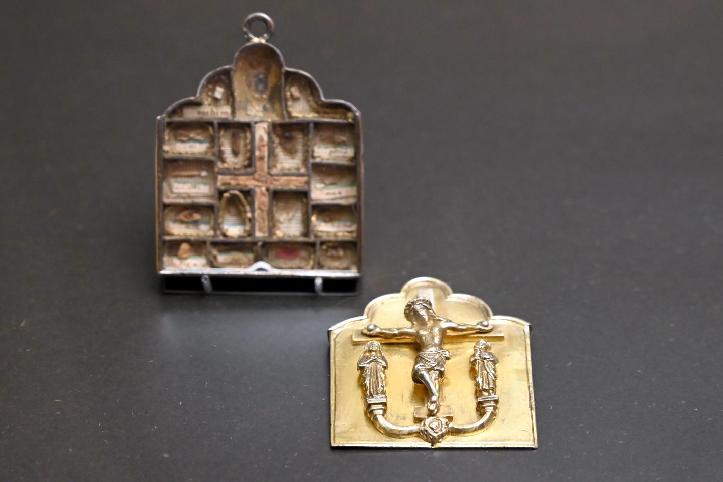 Reliquienkapsel mit Schiebedeckel, Köln, Museum Schnütgen, Saal 10, um 1270, Bild 2/3