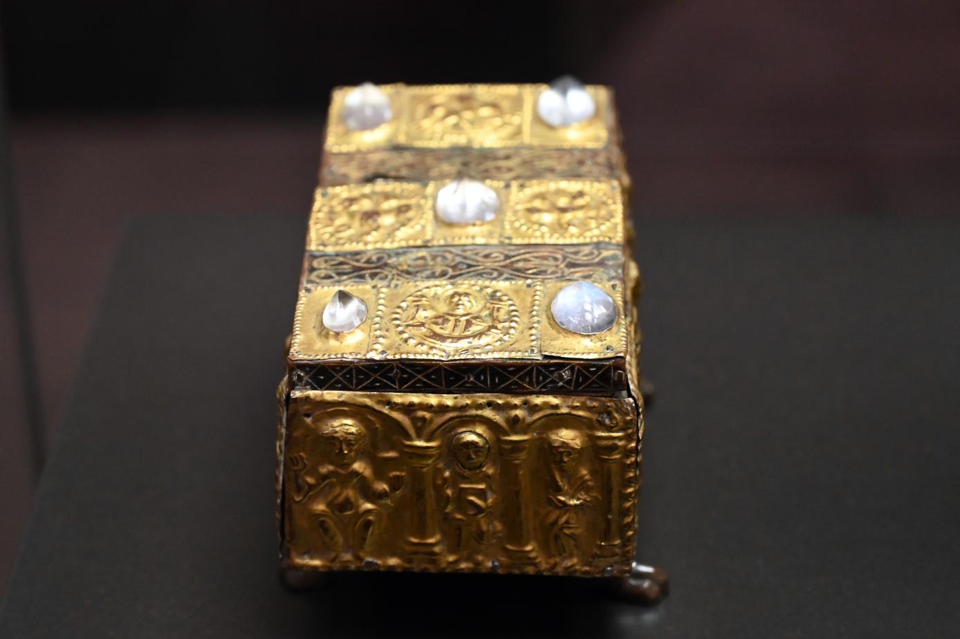 Reliquienkästchen, Köln, Museum Schnütgen, Saal 10, 2. Hälfte 12. Jhd., Bild 2/3