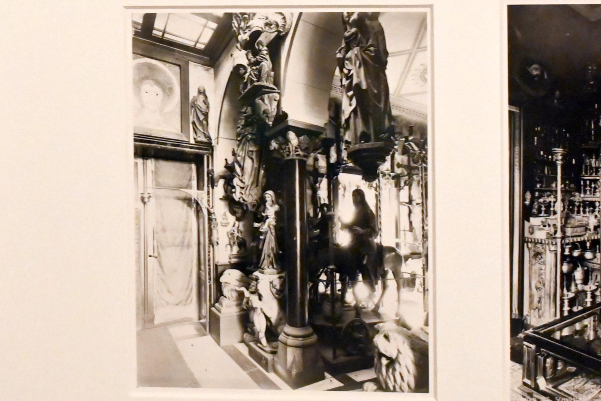 Alexander Schnütgen und seine Sammlung in seinen Wohnräumen im Haus Margarethenkloster 7, Köln, Museum Schnütgen, Saal 12, 1910, Bild 3/5