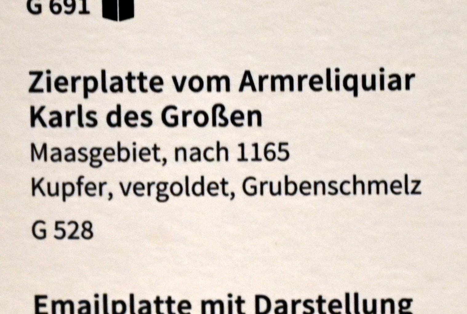 Zierplatte vom Armreliquiar Karls des Großen, Köln, Museum Schnütgen, Saal 12, nach 1165, Bild 2/2