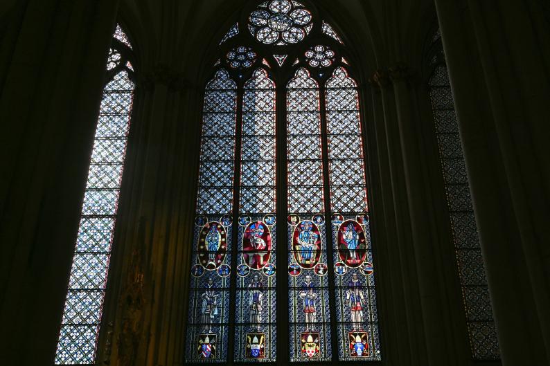 Wilhelm Geyer (1949–1956), Fenster mit der Darstellung der Päpste Pius IX. bis Pius XII., Köln, Hohe Domkirche Sankt Petrus (Kölner Dom), 1956, Bild 2/2
