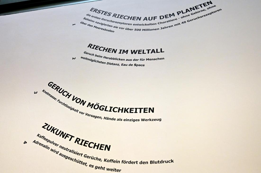 Stefani Glauber (2022), Weitermachen, Bonn, Kunstmuseum, Ausstellung "Welt in der Schwebe" vom 24.02. - 19.06.2022, Saal 1, 2022, Bild 3/3