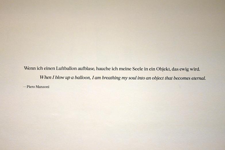 Piero Manzoni (1958–1961), Fiato D'Artista - Atem des Künstlers, Bonn, Kunstmuseum, Ausstellung "Welt in der Schwebe" vom 24.02. - 19.06.2022, Saal 4, 1960, Bild 4/4