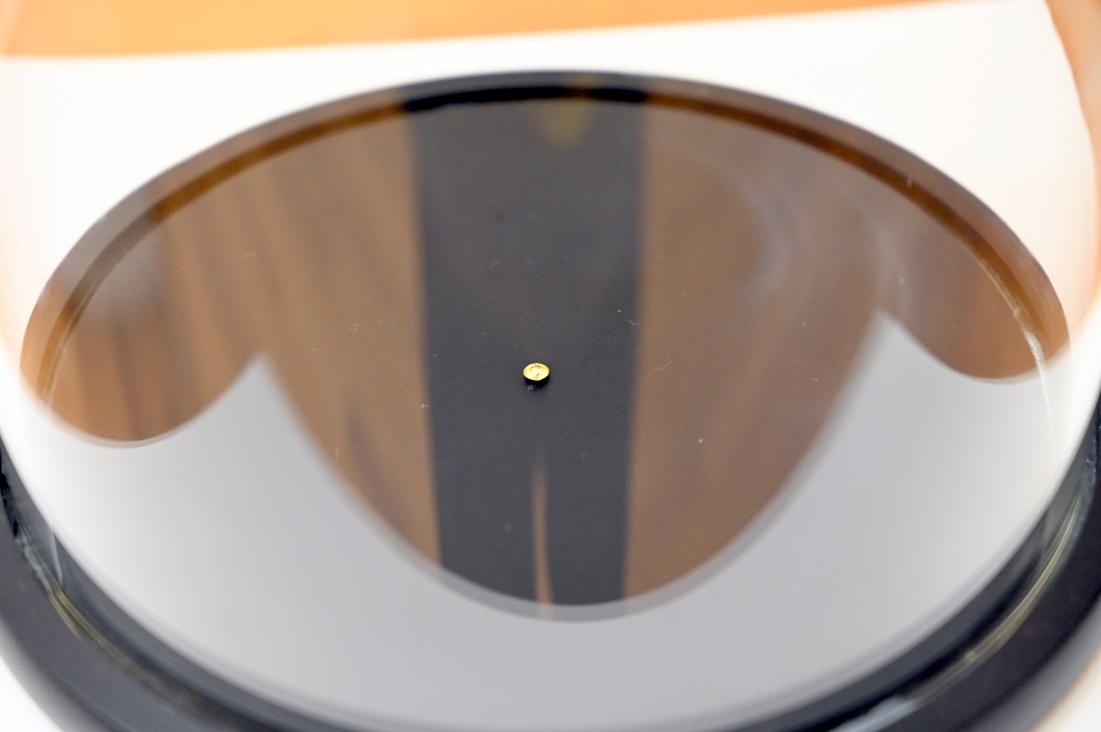 Martin Werthmann (2010), Diamant-Atem-Maschine, Bonn, Kunstmuseum, Ausstellung "Welt in der Schwebe" vom 24.02. - 19.06.2022, Saal 4, 2010, Bild 4/5