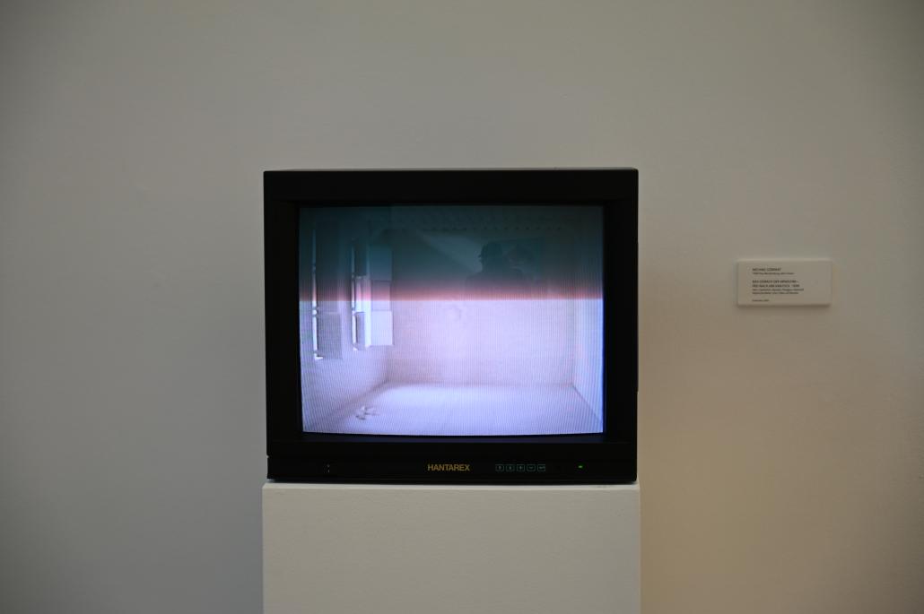 Michael Görnert (1999), Das Gemach der Arnolfini - frei nach Jan van Eyck, Bonn, Kunstmuseum Bonn, Saal 3, 1999, Bild 4/5