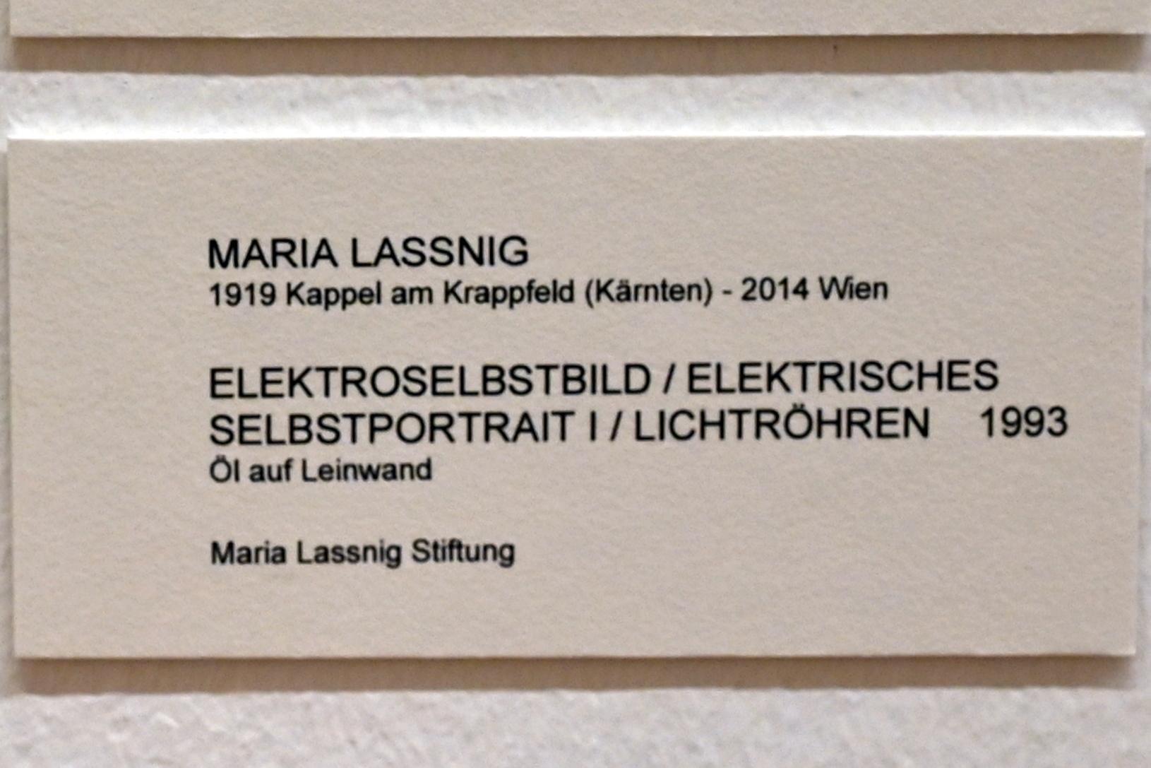 Maria Lassnig (1945–2011), Selbstbildnis / Elektrisches Selbstportrait I / Lichtröhren, Bonn, Kunstmuseum, Ausstellung "Maria Lassnig - Wach bleiben" vom 10.02. - 08.05.2022, Saal 3, 1993, Bild 2/2