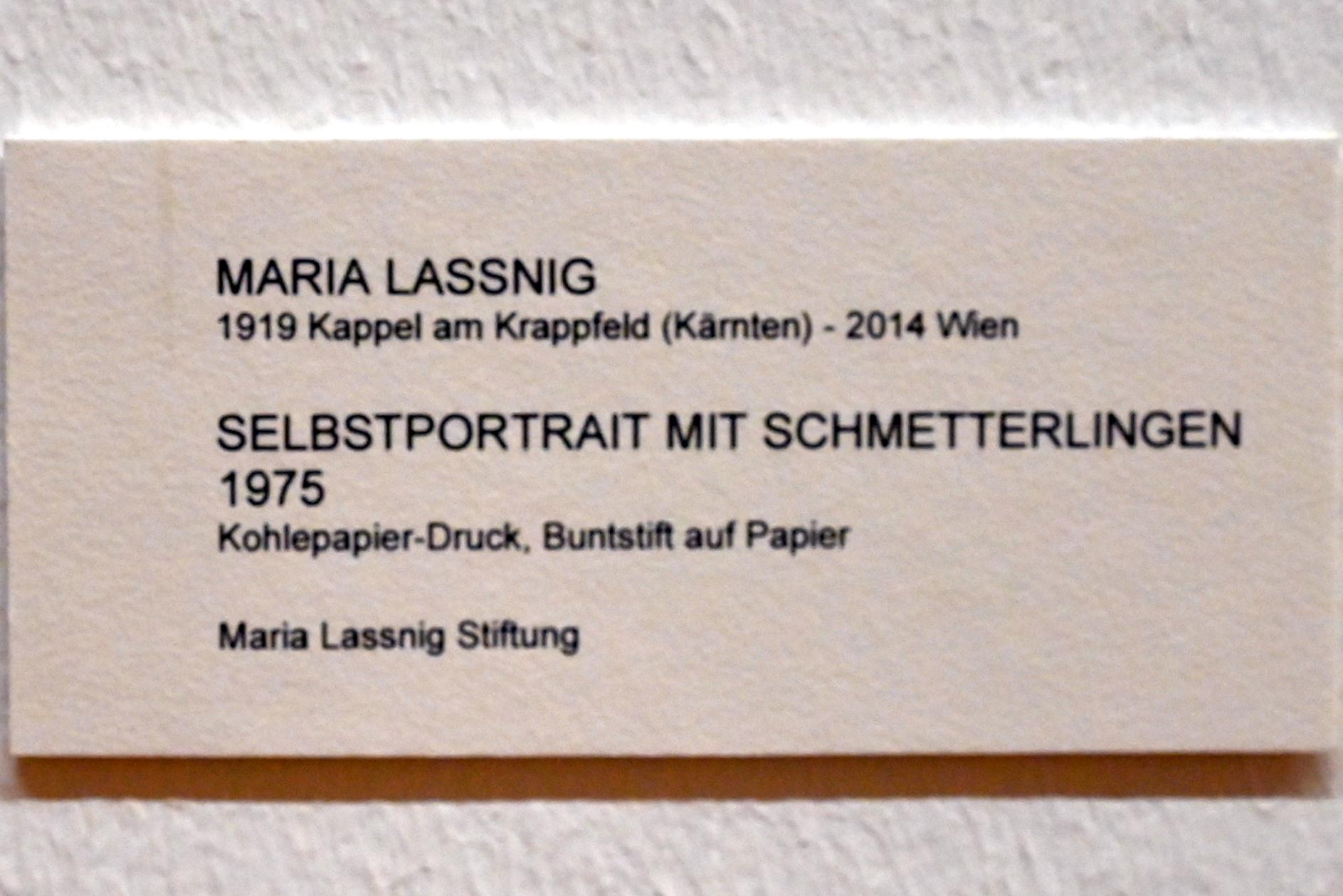 Maria Lassnig (1945–2011), Selbstportrait mit Schmetterlingen, Bonn, Kunstmuseum, Ausstellung "Maria Lassnig - Wach bleiben" vom 10.02. - 08.05.2022, Saal 6, 1975, Bild 2/2