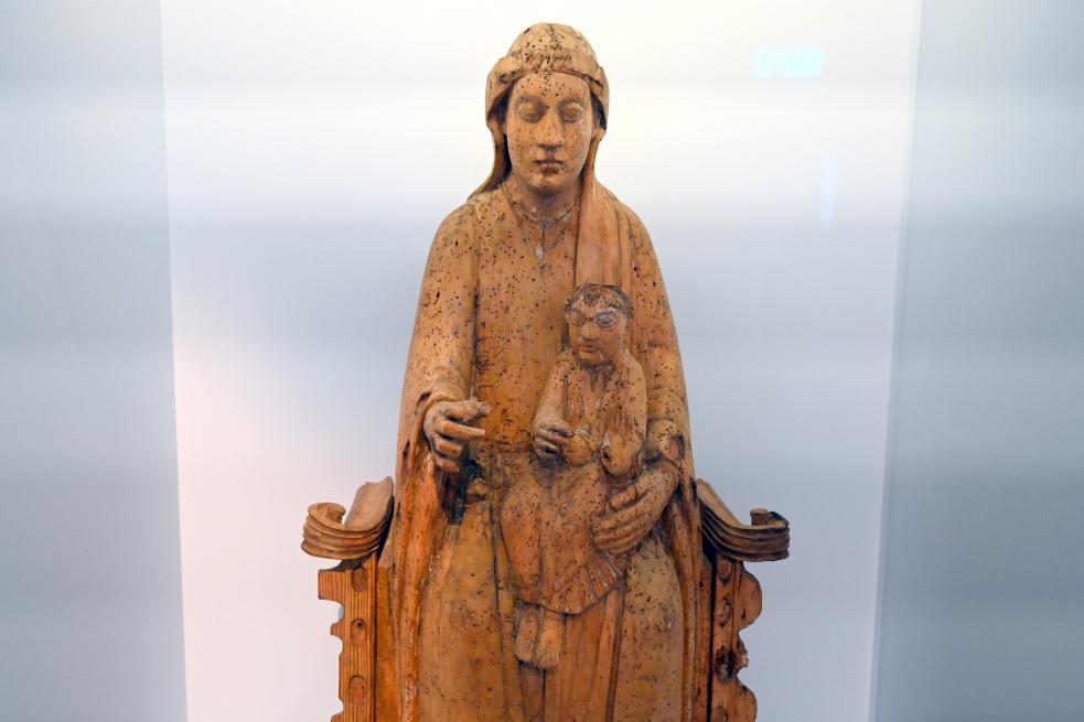 Thronende Madonna, Zwiefalten, ehemalige Benediktinerabtei, heute psychiatrische Klinik, jetzt Stuttgart, Landesmuseum Württemberg, Mittelalter, 2. Hälfte 12. Jhd., Bild 2/3