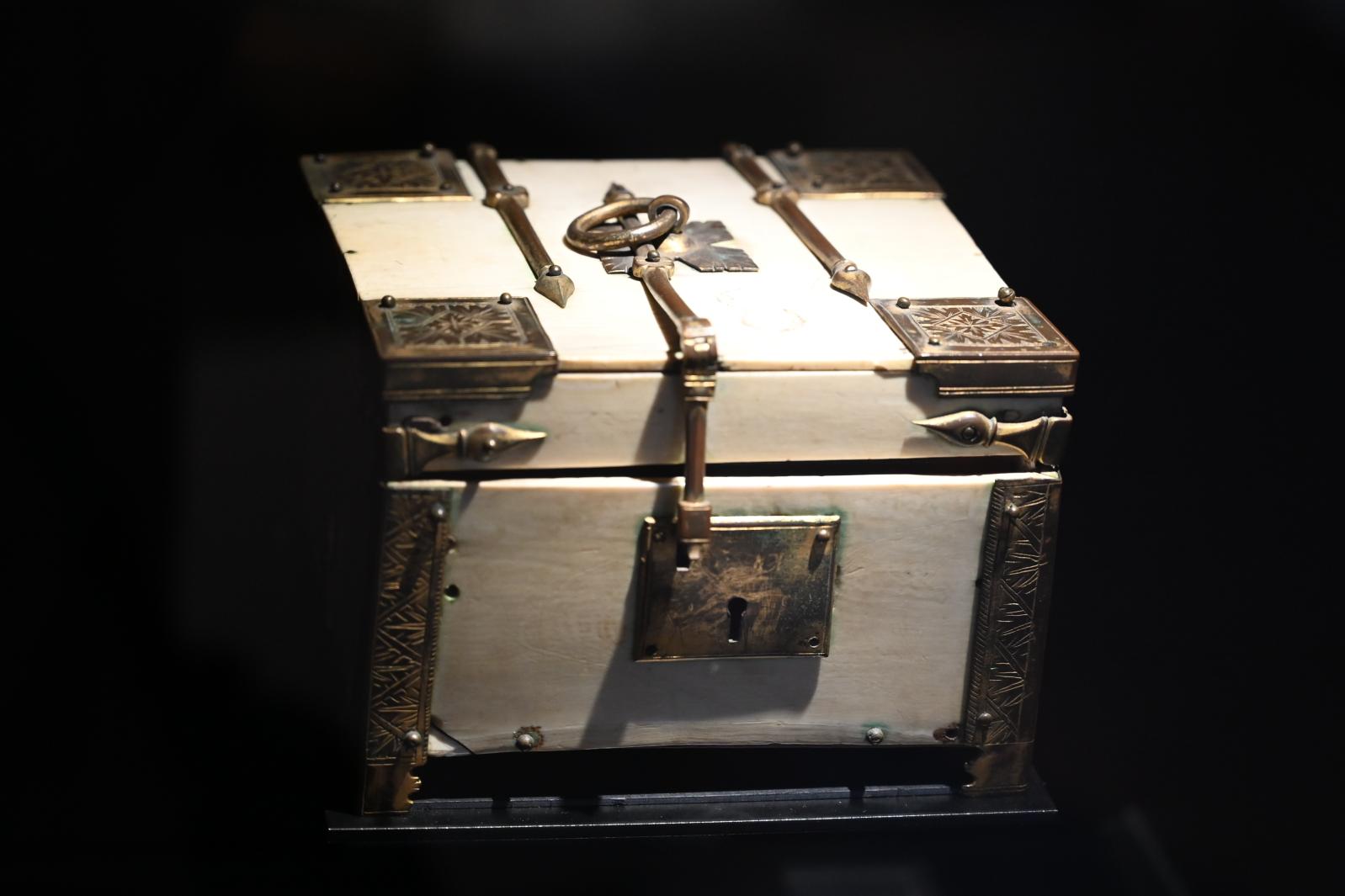 Reliquienkästchen, Weißenau, ehem. Prämonstratenserkloster, jetzt Stuttgart, Landesmuseum Württemberg, Mittelalter, 12. Jhd., Bild 2/3