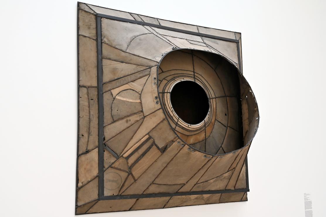 Lee Bontecou (1959–1961), Ohne Titel, Düsseldorf, Kunstsammlung K20, Saal 2, 1959–1960, Bild 2/3