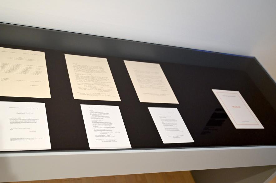 Marcel Broodthaers (1965–1973), Offene Briefe, Düsseldorf, Kunstsammlung K21, 2. Obergeschoss, 1965–1974, Bild 3/4