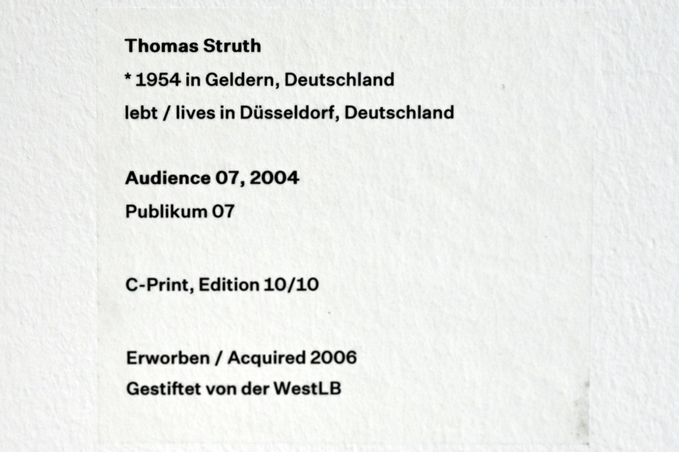 Thomas Struth (2004–2007), Publikum 07, Düsseldorf, Kunstsammlung K21, 3. Obergeschoss, 2004, Bild 2/2