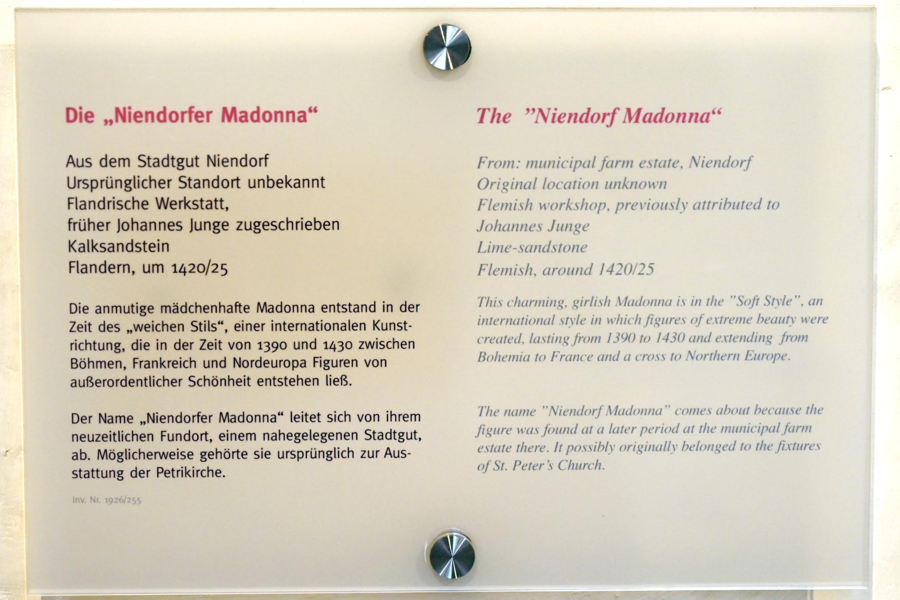 Die "Niendorfer Madonna", Lübeck, St. Annen-Museum, Saal 4, um 1420–1425, Bild 2/2