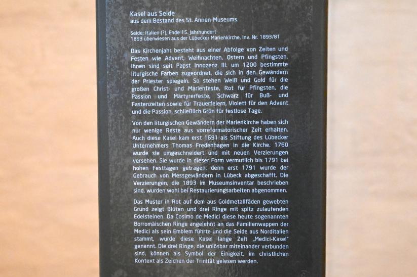 Kasel aus Seide aus dem Bestand des St. Annen-Museums, Lübeck, Marienkirche, jetzt Lübeck, St. Annen-Museum, Saal 6, Ende 15. Jhd., Bild 2/2