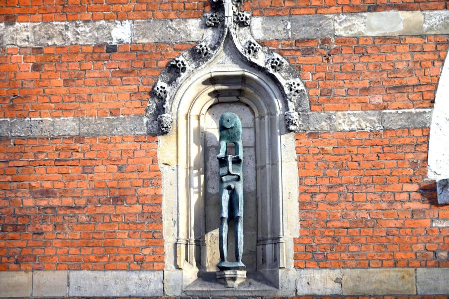 Lothar Fischer (1959–2004), Adam und Eva, Lübeck, St. Annen-Museum, Eingangshalle, 2002–2003, Bild 2/5