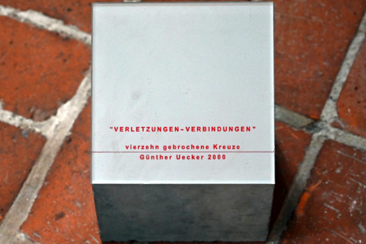 Günther Uecker (1960–2008), Verletzungen - Verbindungen, Lübeck, Marienkirche, 2000, Bild 6/6