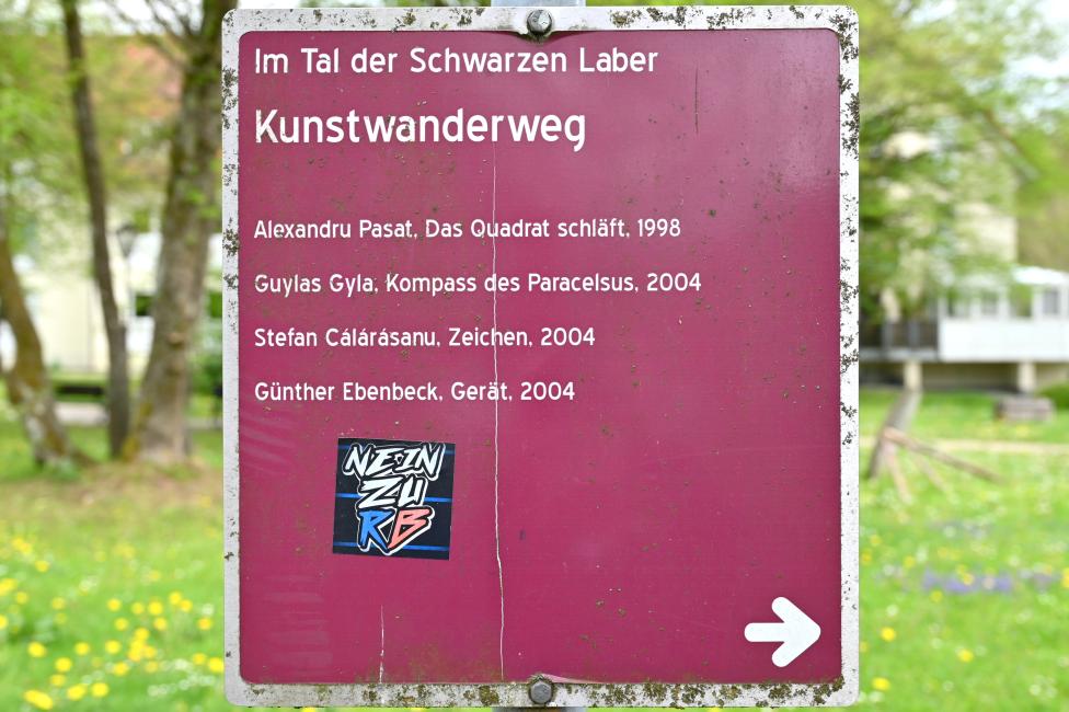 Alexandru Păsat (1998), Das Quadrat schläft, Beratzhausen, Europa-Skulpturenpark, Nördliche Laberwiesen, 1998, Bild 4/4