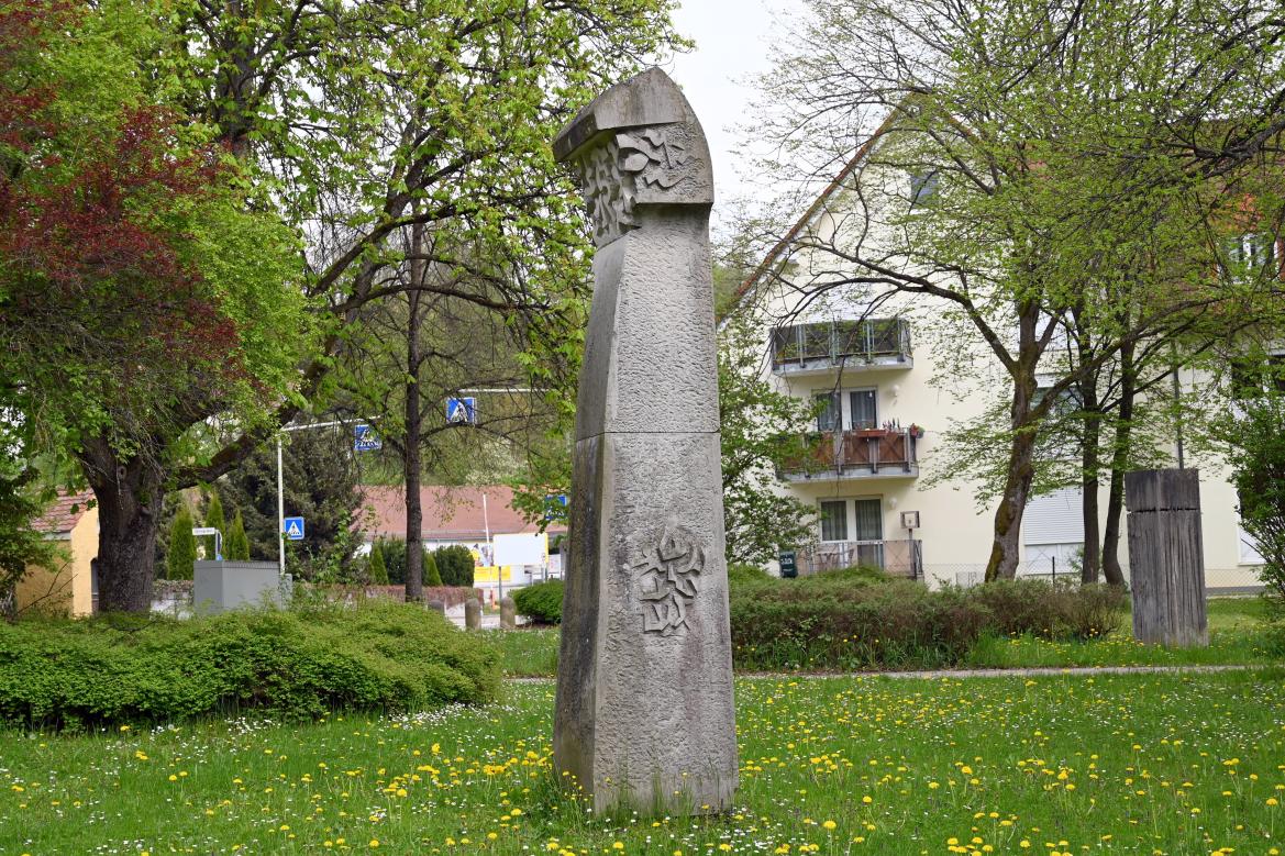 Ștefan Călărașanu (2004), Zeichen, Beratzhausen, Europa-Skulpturenpark, Nördliche Laberwiesen, 2004