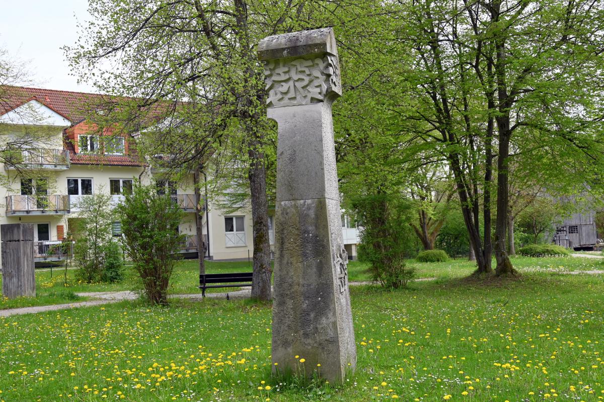 Ștefan Călărașanu (2004), Zeichen, Beratzhausen, Europa-Skulpturenpark, Nördliche Laberwiesen, 2004, Bild 3/5