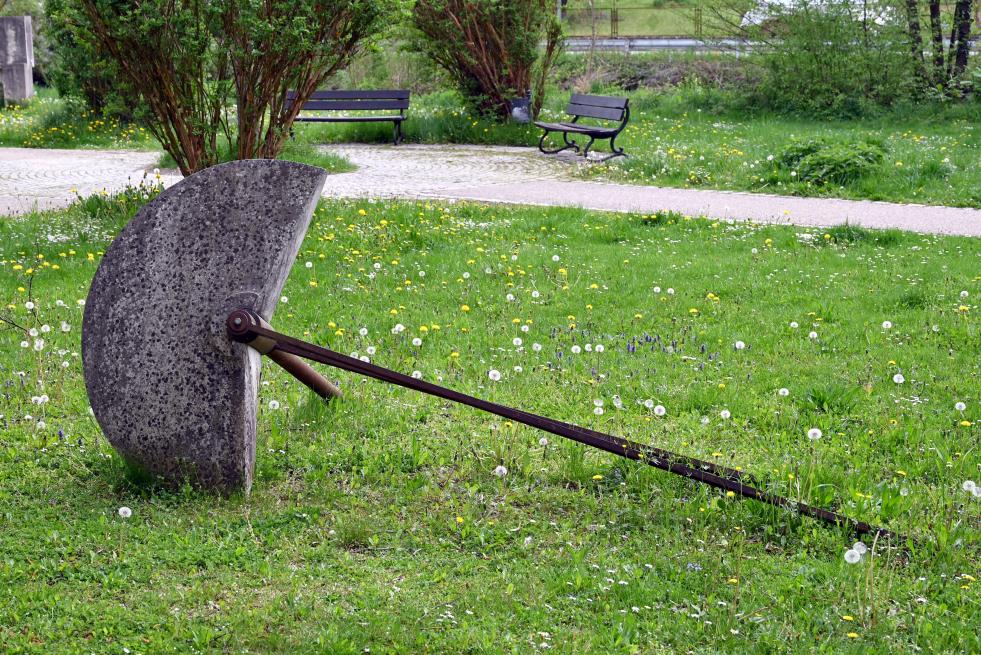 Günther Ebenbeck (2004), Gerät, Beratzhausen, Europa-Skulpturenpark, Nördliche Laberwiesen, 2004, Bild 2/5