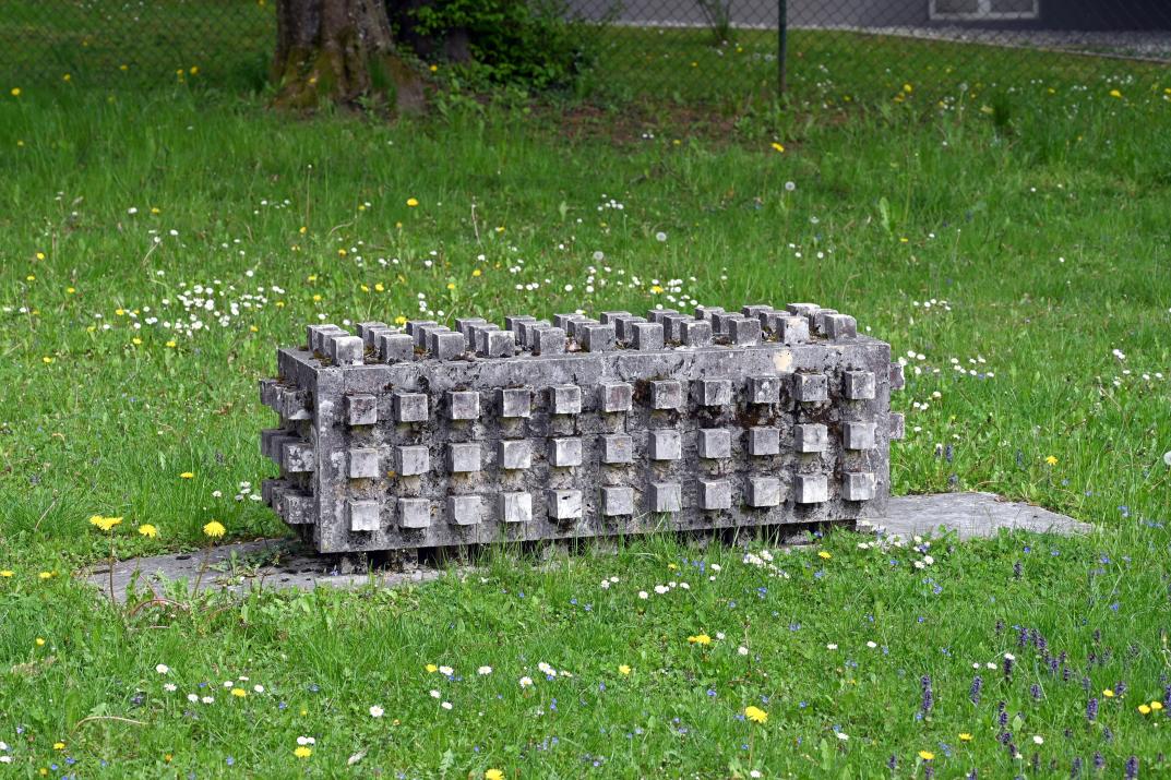 Herbert Lankl (2010), 140 menschliche Fehler 140:140, Beratzhausen, Europa-Skulpturenpark, Nördliche Laberwiesen, 2010, Bild 1/4