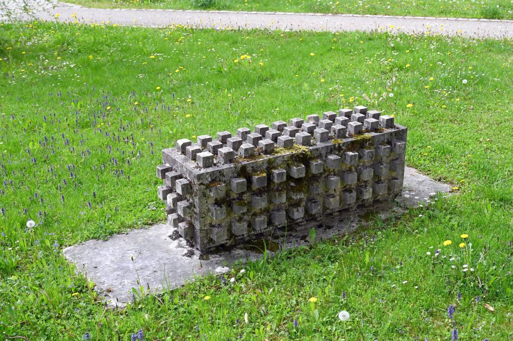 Herbert Lankl (2010), 140 menschliche Fehler 140:140, Beratzhausen, Europa-Skulpturenpark, Nördliche Laberwiesen, 2010, Bild 2/4