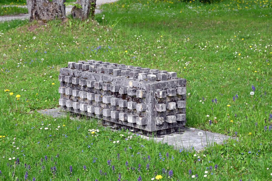 Herbert Lankl (2010), 140 menschliche Fehler 140:140, Beratzhausen, Europa-Skulpturenpark, Nördliche Laberwiesen, 2010, Bild 3/4