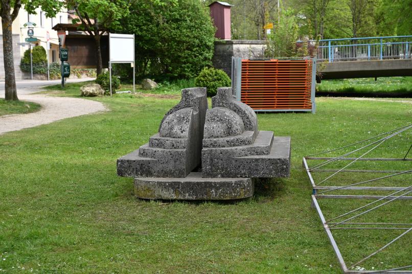Dumitru Șerban (1992), Geburt, Beratzhausen, Europa-Skulpturenpark, Südliche Laberwiesen, 1992, Bild 4/6