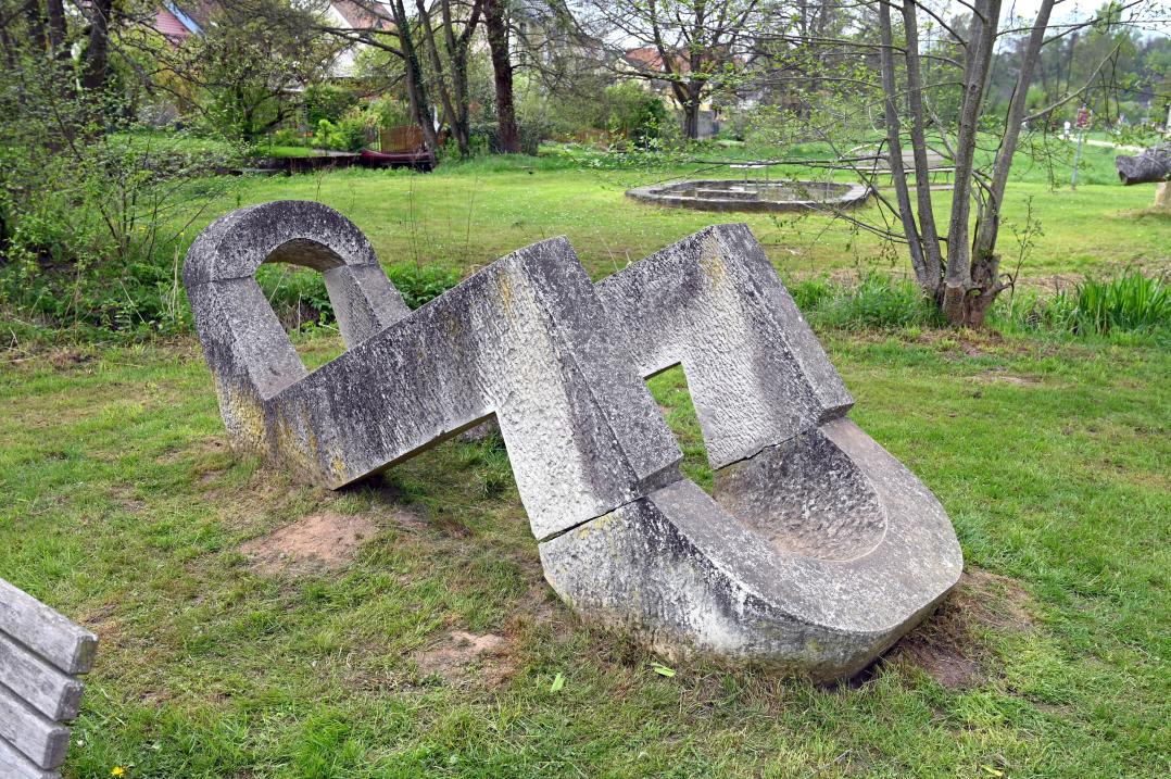 Liviu Russu (1992), Festung, Beratzhausen, Europa-Skulpturenpark, Südliche Laberwiesen, 1992, Bild 1/7