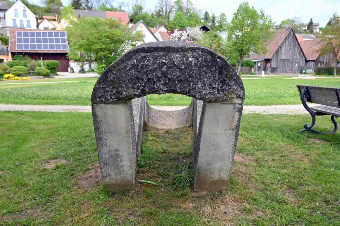 Liviu Russu (1992), Festung, Beratzhausen, Europa-Skulpturenpark, Südliche Laberwiesen, 1992, Bild 5/7