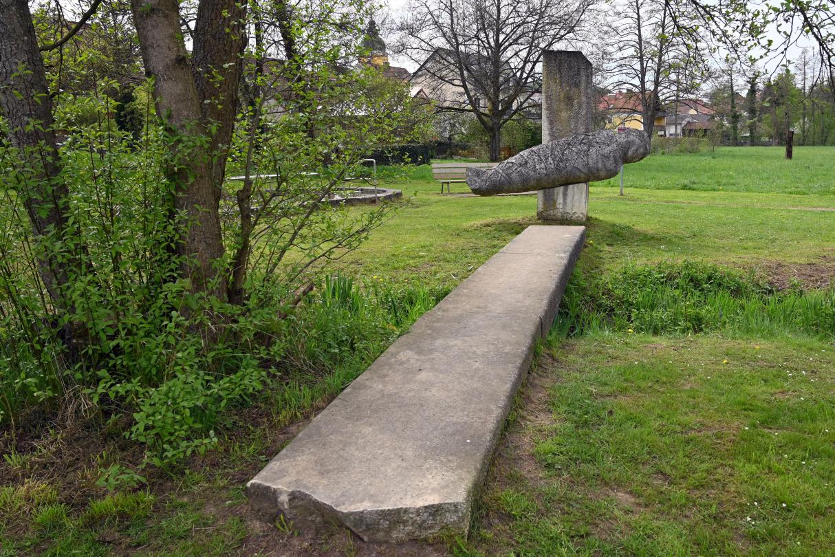 Mihai Buculei (1992), Brücke zur Seligkeit, Beratzhausen, Europa-Skulpturenpark, Südliche Laberwiesen, 1992, Bild 2/5