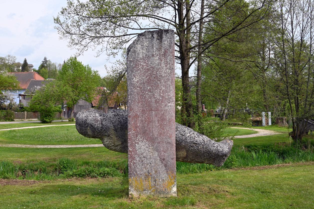 Mihai Buculei (1992), Brücke zur Seligkeit, Beratzhausen, Europa-Skulpturenpark, Südliche Laberwiesen, 1992, Bild 5/5