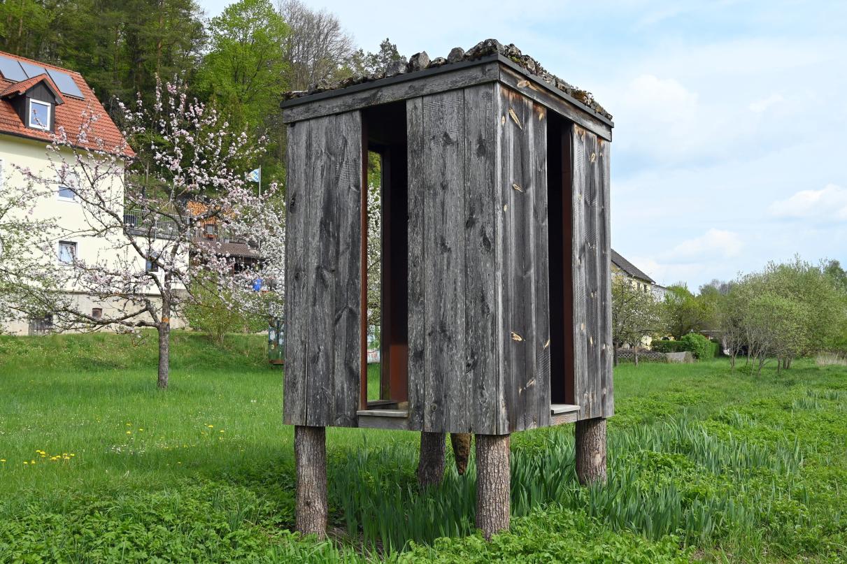 Ludwig "Wigg" Bäuml (1998), Schrein der blauen Lilie, Beratzhausen, Europa-Skulpturenpark, Südliche Laberwiesen, 1998, Bild 2/6