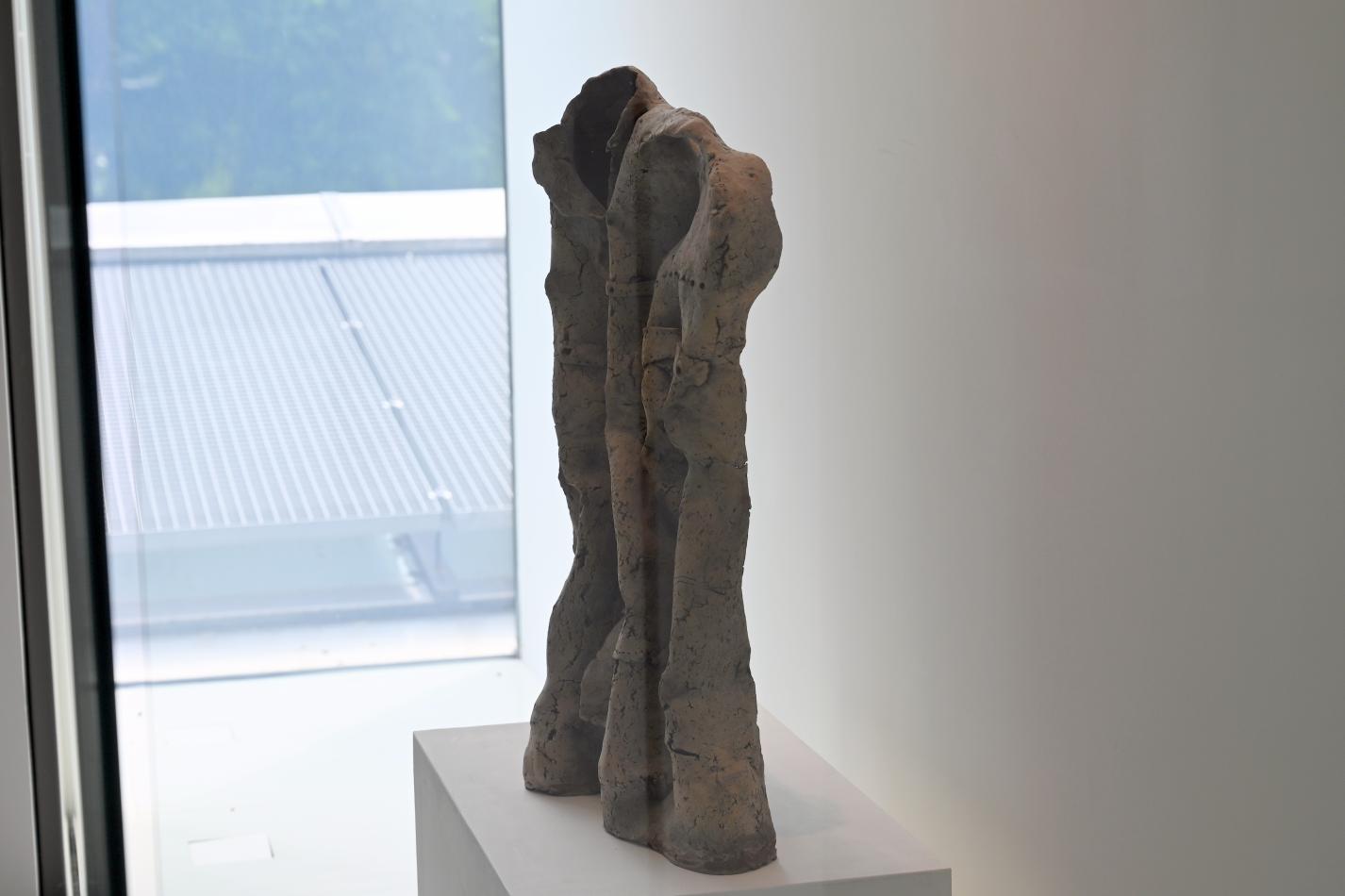 Lothar Fischer (1959–2004), Gefaltete Jacke I, Neumarkt in der Oberpfalz, Museum Lothar Fischer, Obergeschoß Raum 5, 1973, Bild 3/4