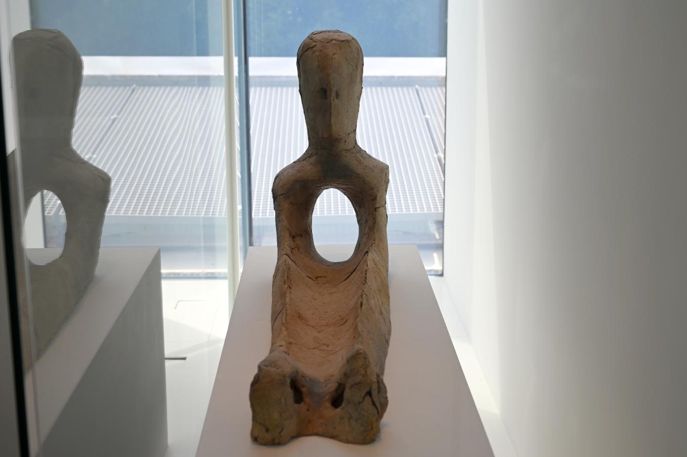 Lothar Fischer (1959–2004), Männliche Sphinxbüste, Neumarkt in der Oberpfalz, Museum Lothar Fischer, Obergeschoß Raum 5, 1994, Bild 3/4