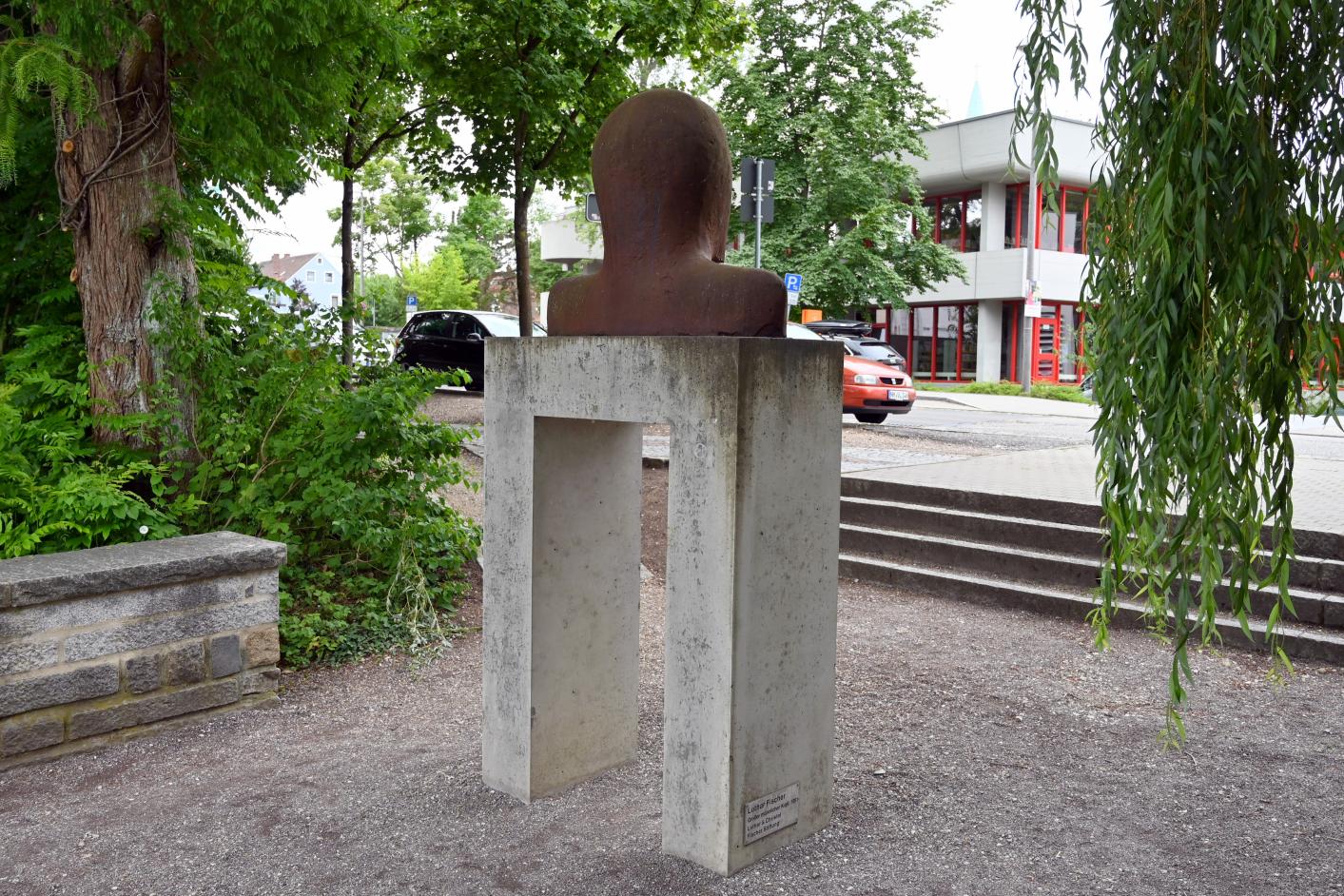 Lothar Fischer (1959–2004), Großer männlicher Kopf, Neumarkt in der Oberpfalz, Museum Lothar Fischer, Außenbereich, 1991, Bild 4/5