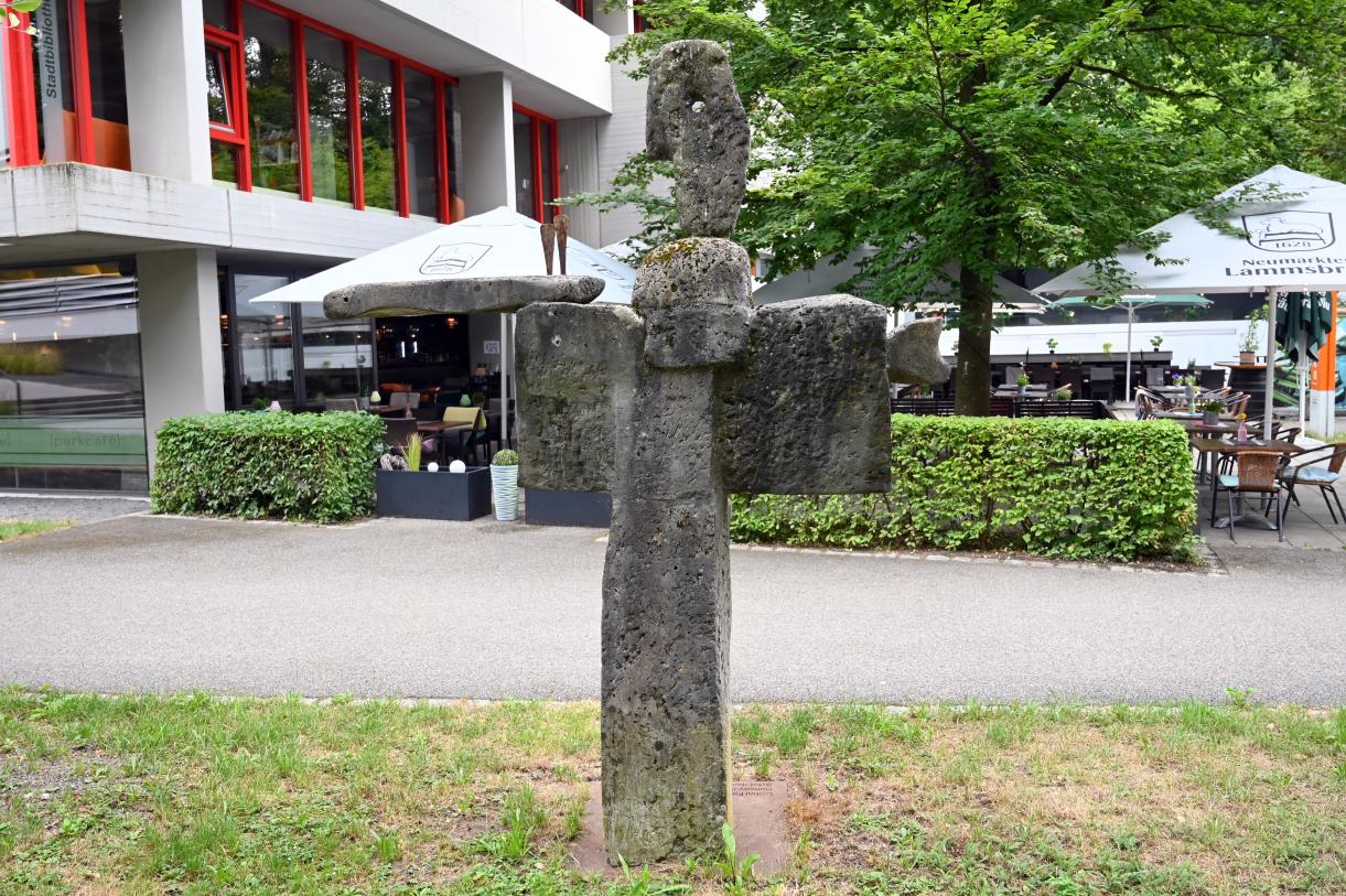 Lothar Fischer (1959–2004), Humpty-Dumpty sits on a horse, Neumarkt in der Oberpfalz, Museum Lothar Fischer, Außenbereich, 1964–1965, Bild 3/4