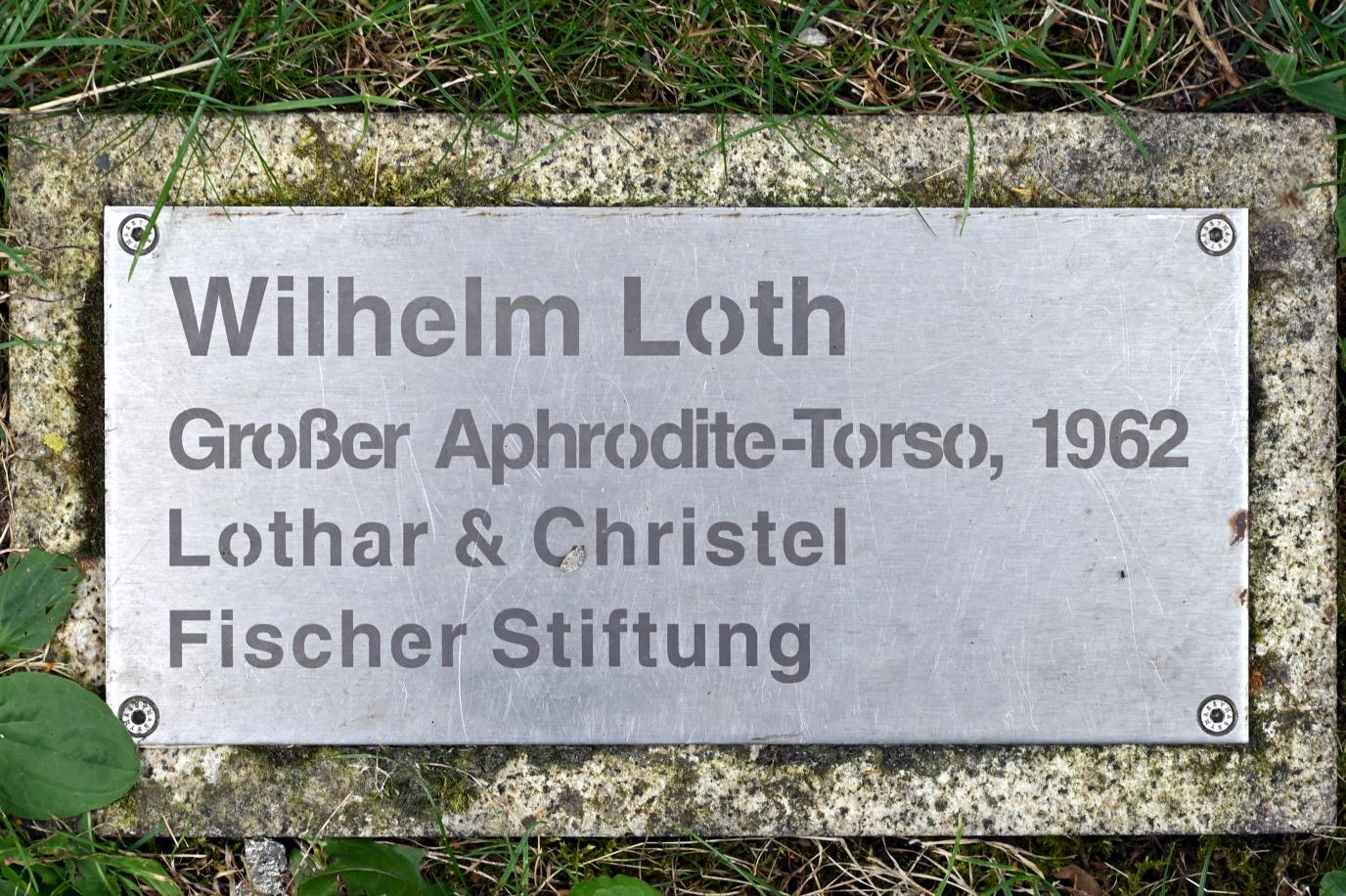Wilhelm Loth (1962), Großer Aphrodite-Torso, Neumarkt in der Oberpfalz, Museum Lothar Fischer, Außenbereich, 1962, Bild 5/5