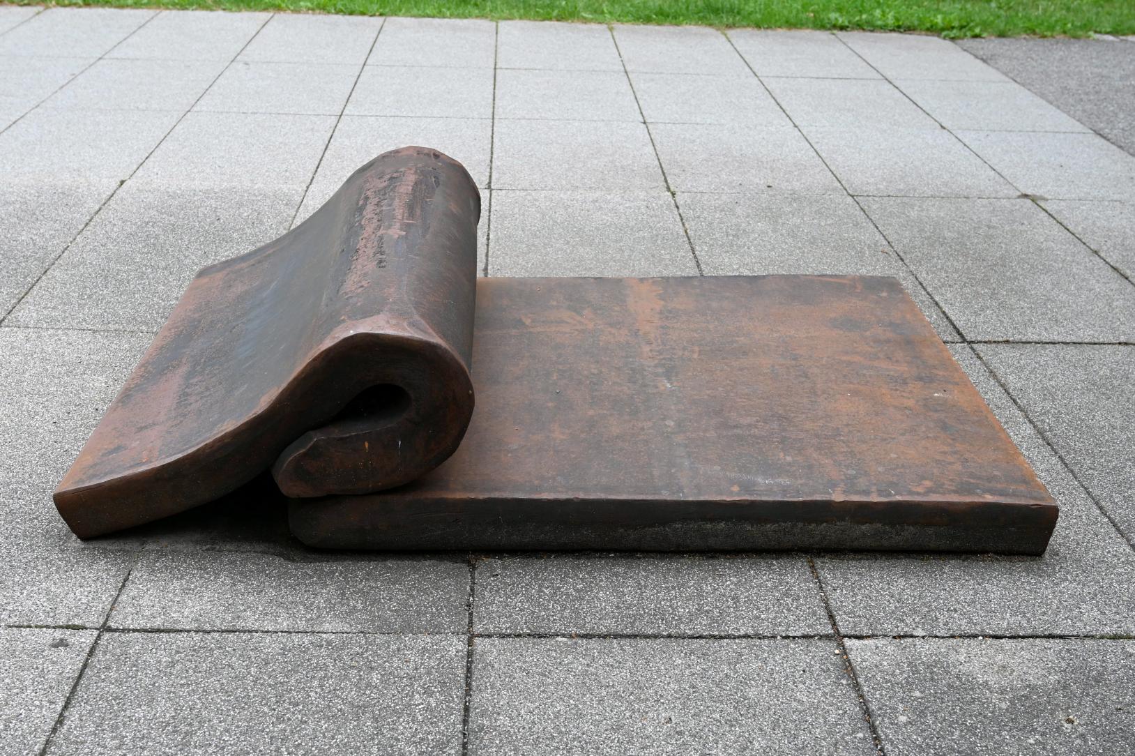 Alf Lechner (1987–2005), Gegenbewegung, Neumarkt in der Oberpfalz, Museum Lothar Fischer, Außenbereich, 2005, Bild 3/6