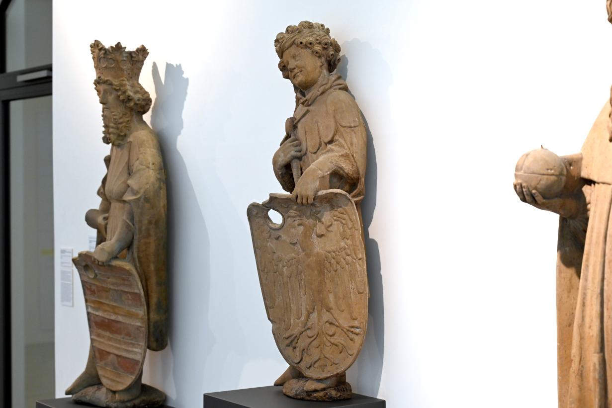 Hans Multscher (1428–1465), Knappe mit dem Wappen des Deutsch-Römischen Reiches, Ulm, Ulmer Rathaus, jetzt Ulm, Museum Ulm, Saal 1, um 1427–1433, Bild 2/3