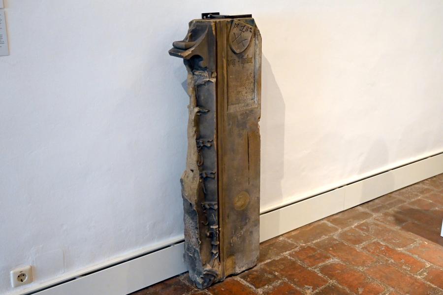 Jörg Syrlin der Jüngere (1482–1509), Architekturfragment vom Ulmer Fischkastenbrunnen, Ulm, Fischkastenbrunnen, jetzt Ulm, Museum Ulm, Saal 3, 1482, Bild 2/3