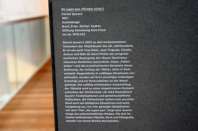 Daniel Spoerri (1955–2014), Ne jugez pas (Richtet nicht!), Ulm, Museum Ulm, Saal 9, 1967, Bild 2/2