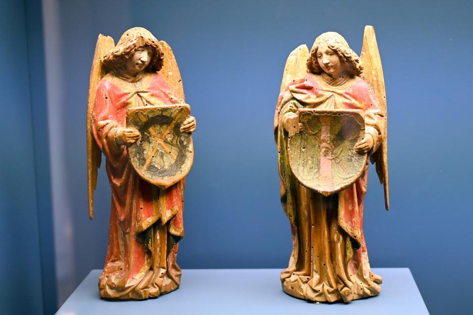 Zwei Engel mit Wappen, Ulm, Museum Ulm, Saal 12f, um 1460, Bild 1/2