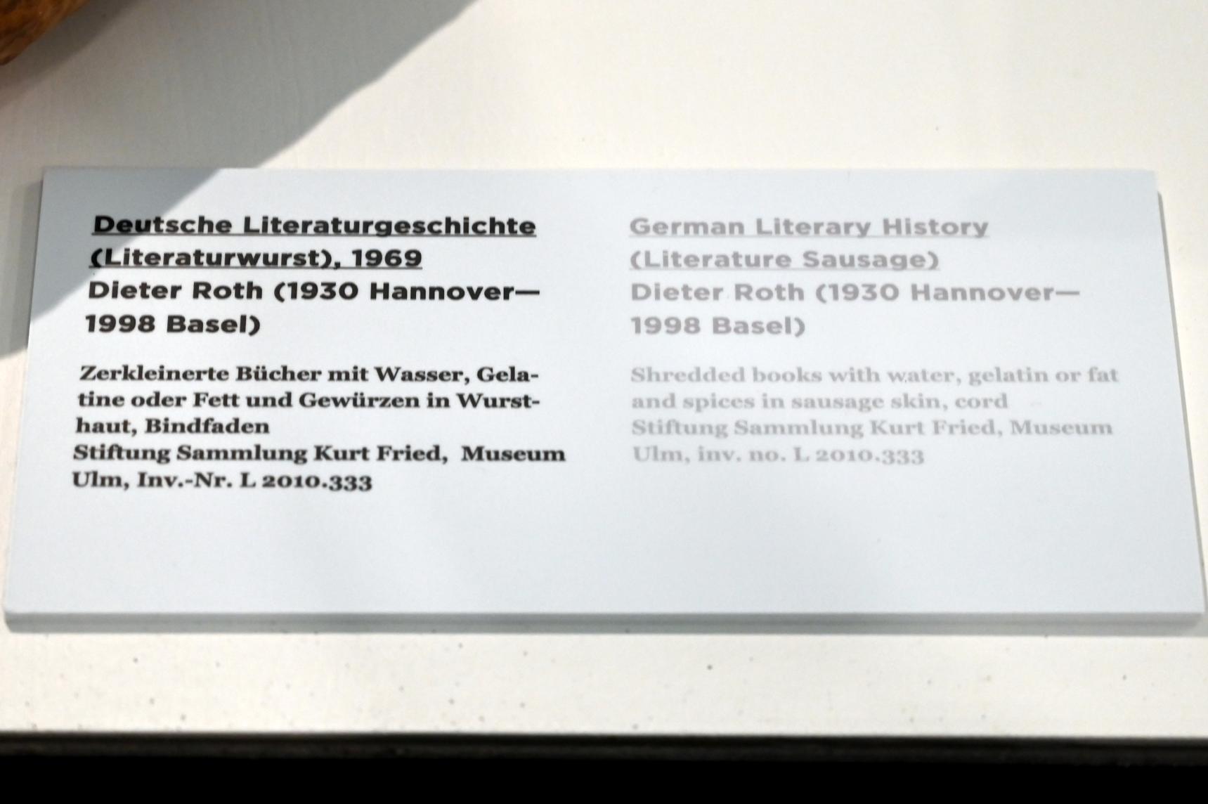 Dieter Roth (1965–1993), Deutsche Literaturgeschichte (Literaturwurst), Ulm, Museum Ulm, Saal 11b, 1969, Bild 2/2