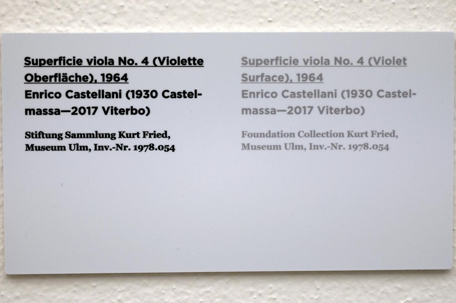 Enrico Castellani (1963–1964), Superficie viola No. 4 (Violette Oberfläche), Ulm, Museum Ulm, Saal 11c, 1964, Bild 2/2