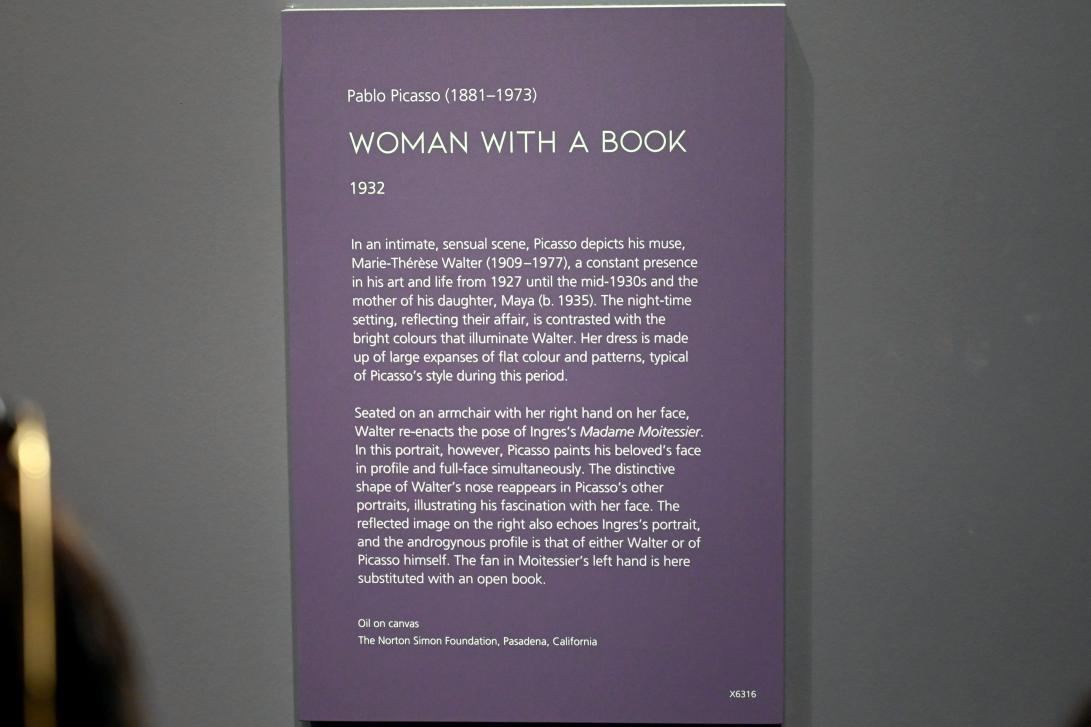 Pablo Picasso (1897–1972), Frau mit Buch, London, National Gallery, Saal 46, 1932, Bild 2/2