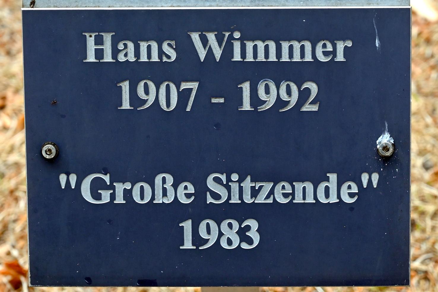 Hans Wimmer (1951–1989), Große Sitzende, Coburg, Kunstsammlungen der Veste Coburg, Innenhof, 1983, Bild 4/4